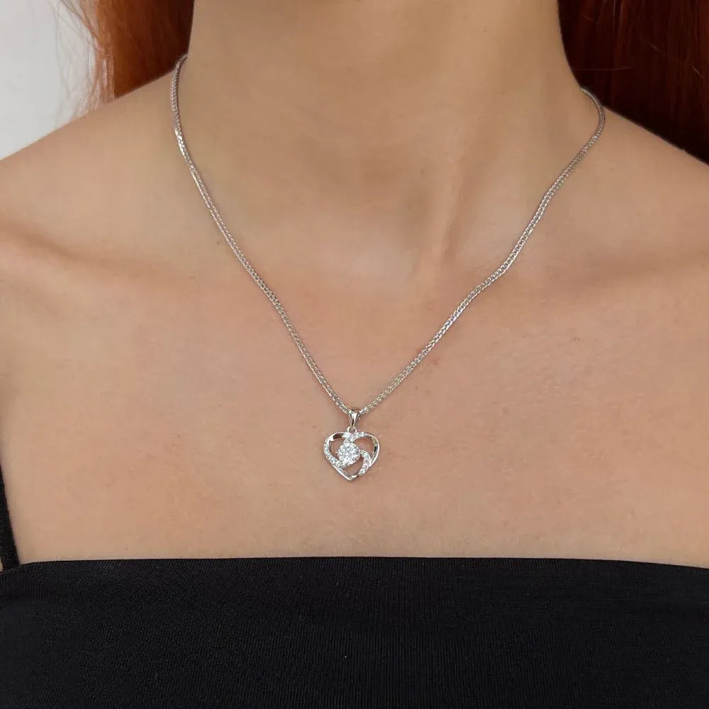 El collar de la Rosa Eterna